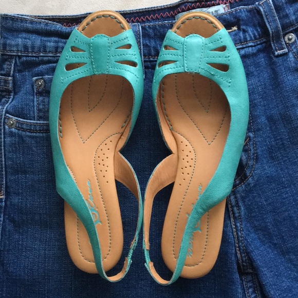 NEW Born Crown sandals - Picture 3 of 8